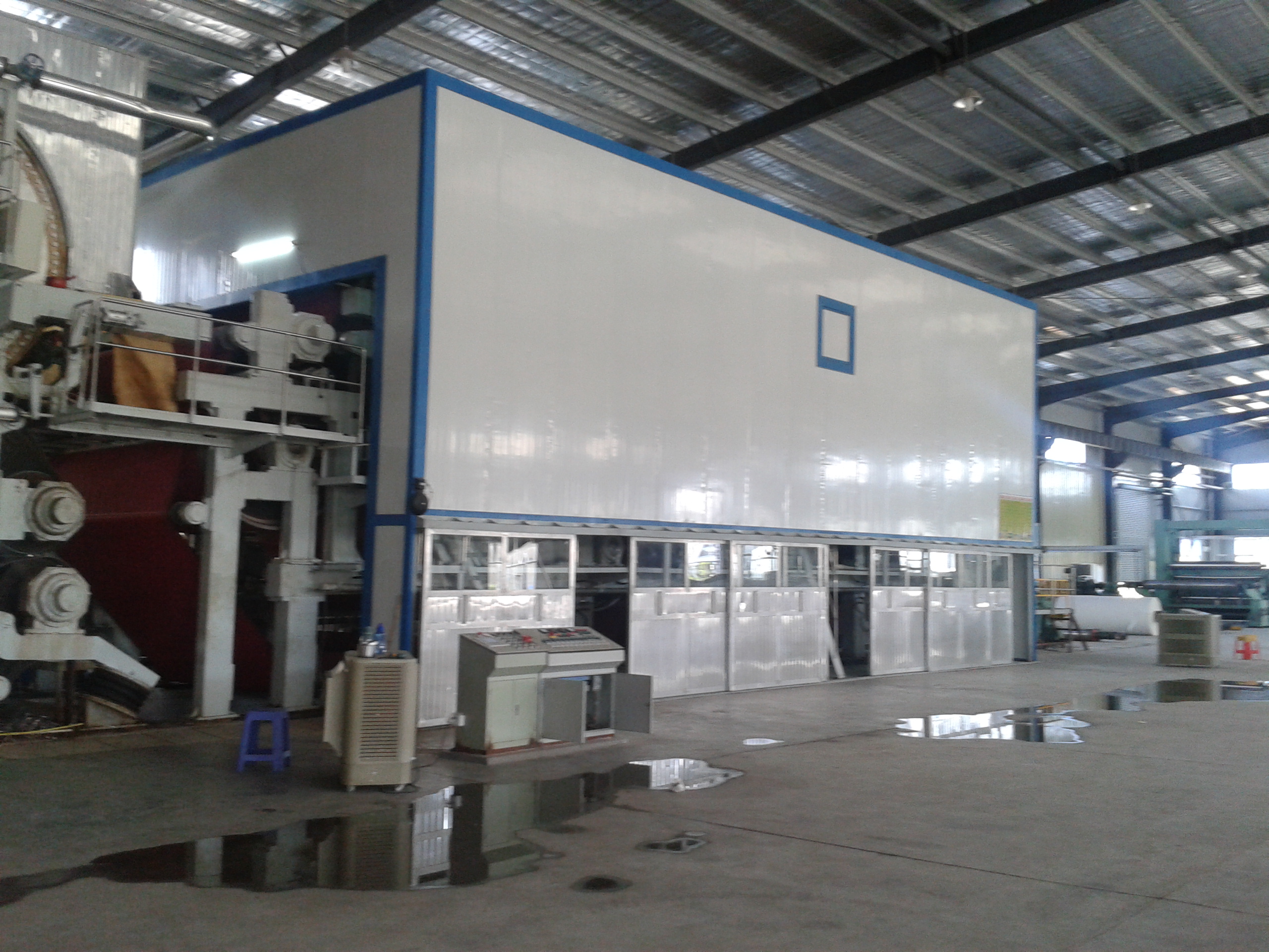 2012年7月，福建友發(fā)紙業(yè)膠帶原紙紙機順利出紙